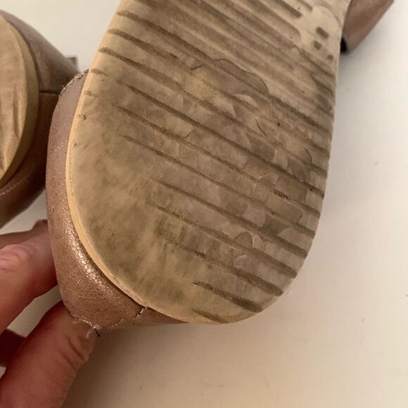 Sofft Fiora Metallic Taupe Leather Cross Strap Zipper Heel Comfort Sandal Sz 10 - Picture 9 of 10